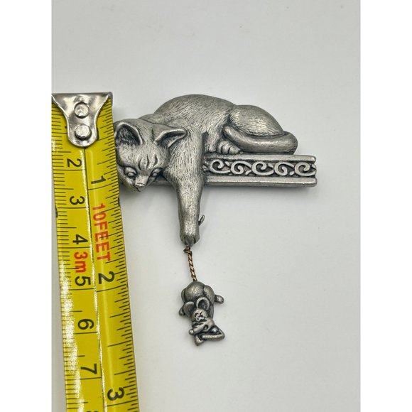 JJ Cat Catching Mouse Pin Brooch Pewter Metal Silver Tone Dangle Figural Pin - Picture 6 of 6